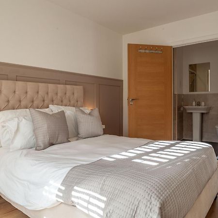 Modern 3 Bedroom House With Parking Bath Dış mekan fotoğraf