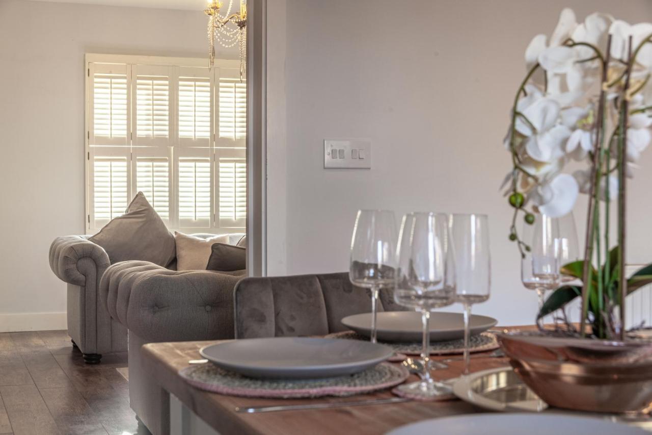 Modern 3 Bedroom House With Parking Bath Dış mekan fotoğraf