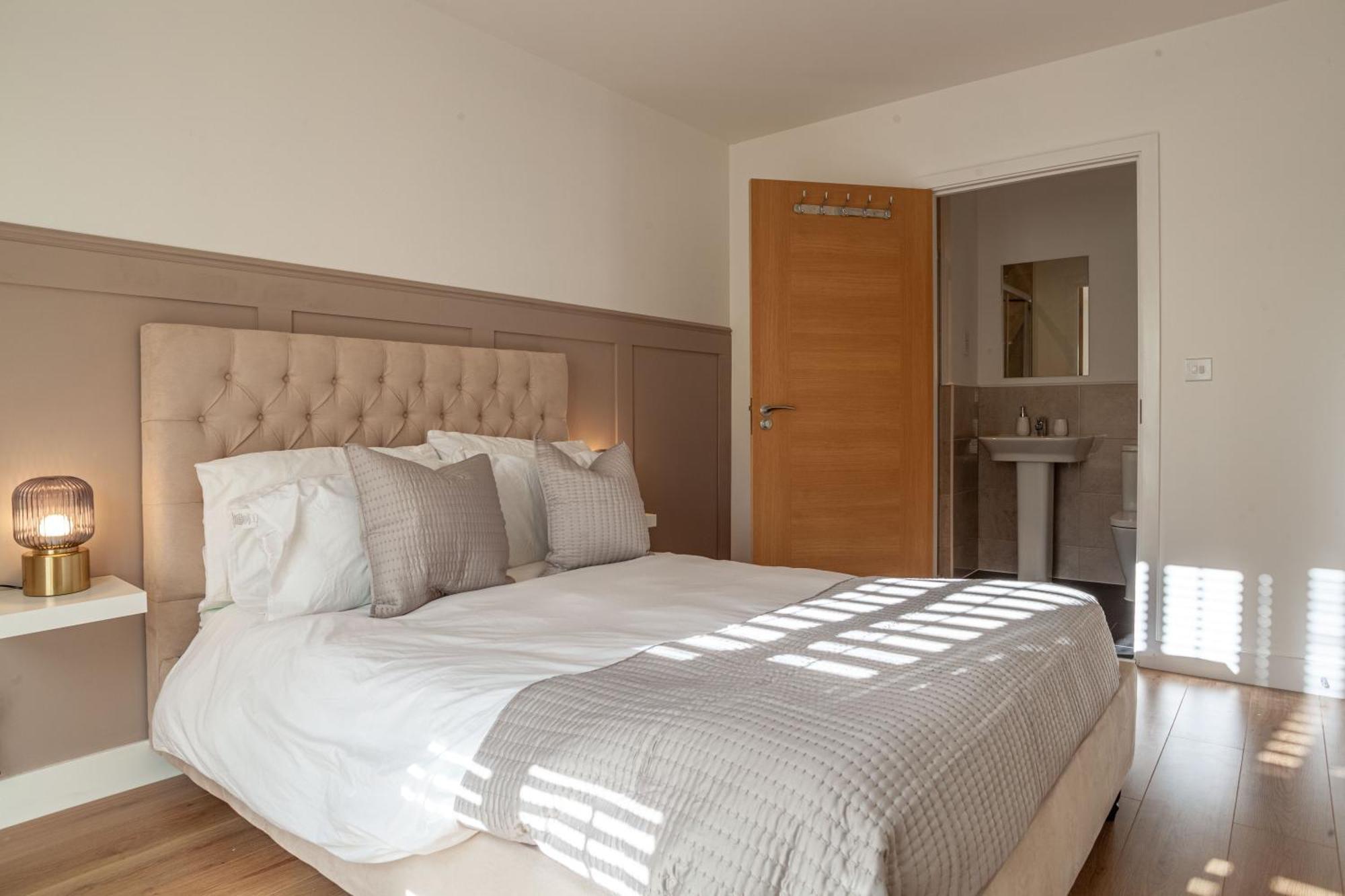 Modern 3 Bedroom House With Parking Bath Dış mekan fotoğraf