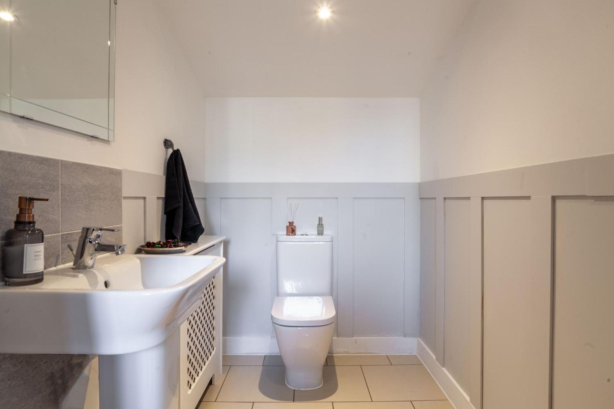 Modern 3 Bedroom House With Parking Bath Dış mekan fotoğraf
